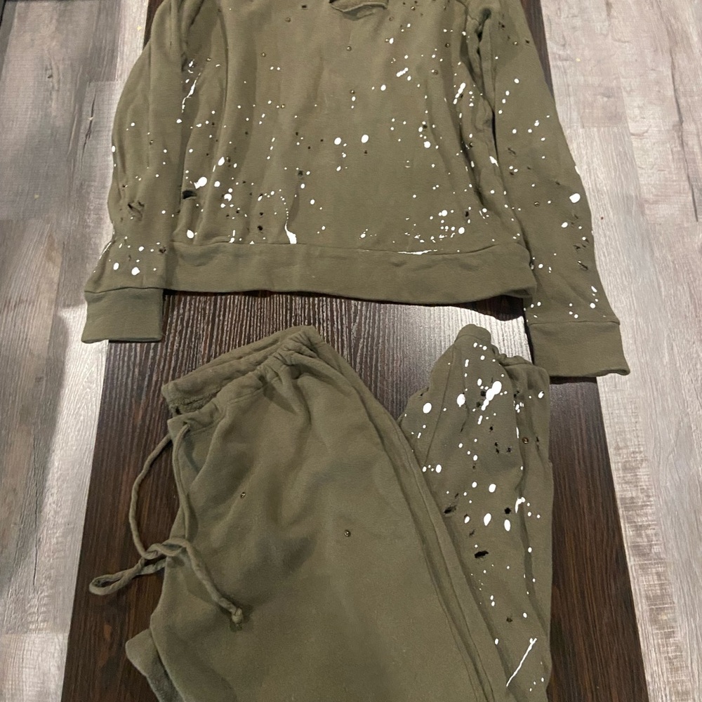 Chaser Crewneck Pullover and Pants